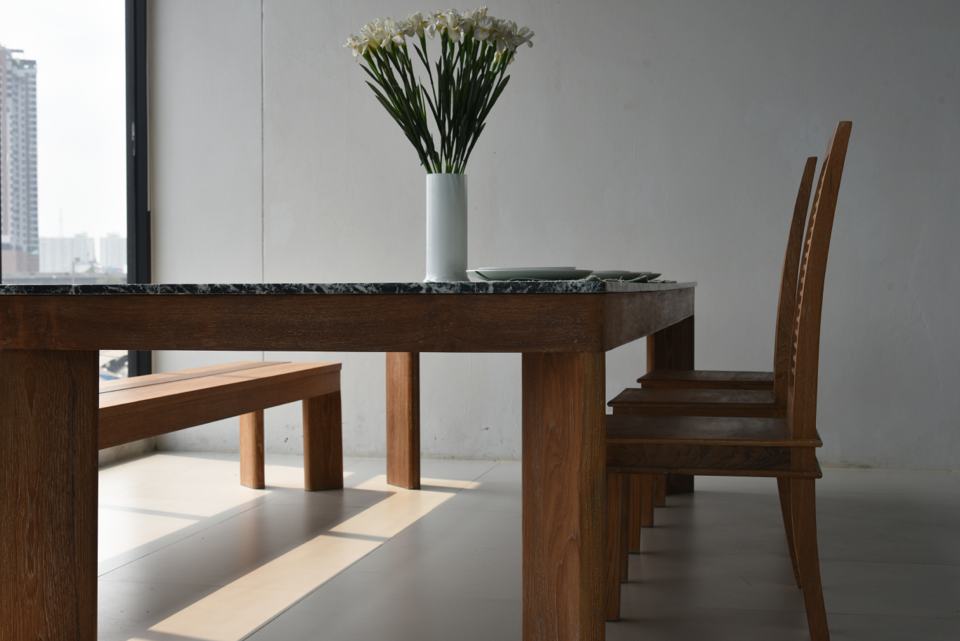 Lucus dining table